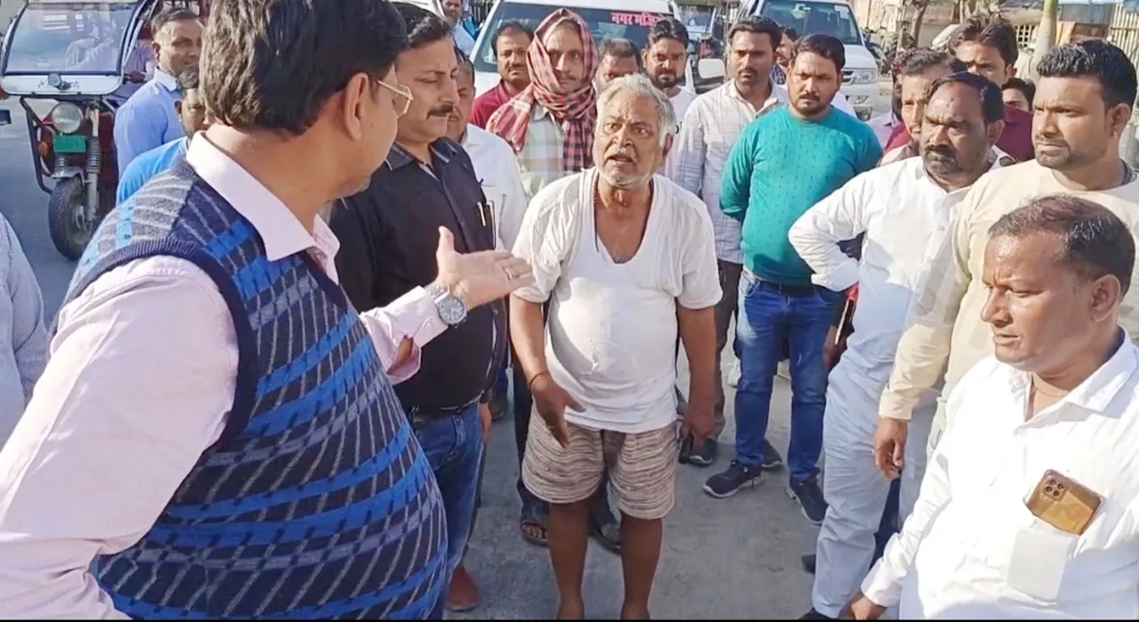 हरदोई: सिटी मजिस्ट्रेट ने की पूर्व BJP जिलाध्यक्ष की ऐसी बेइज्जती कि सदमे में पत्नी की हो गई मौत, जानें मामला, video