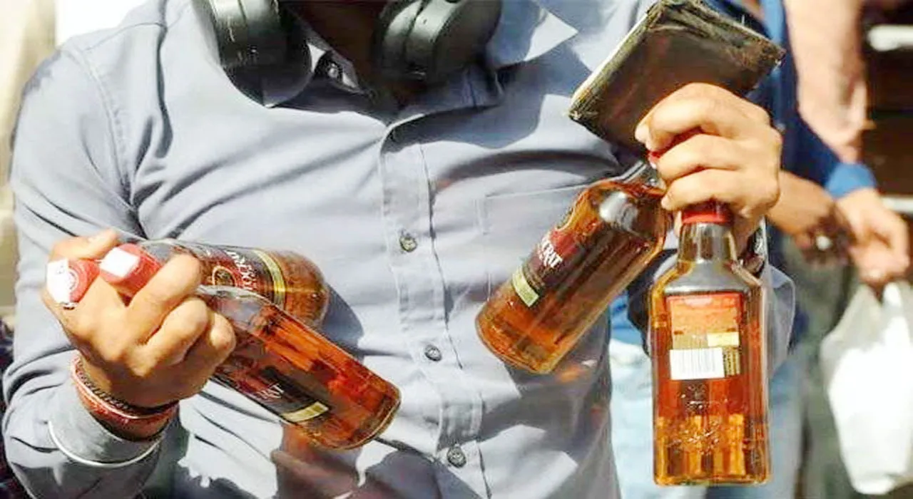 कौशांबी में पुलिस को मिली बड़ी सफलता, 1841 लीटर देसी कच्ची शराब के साथ 46 तस्करों को किया गिरफ्तार