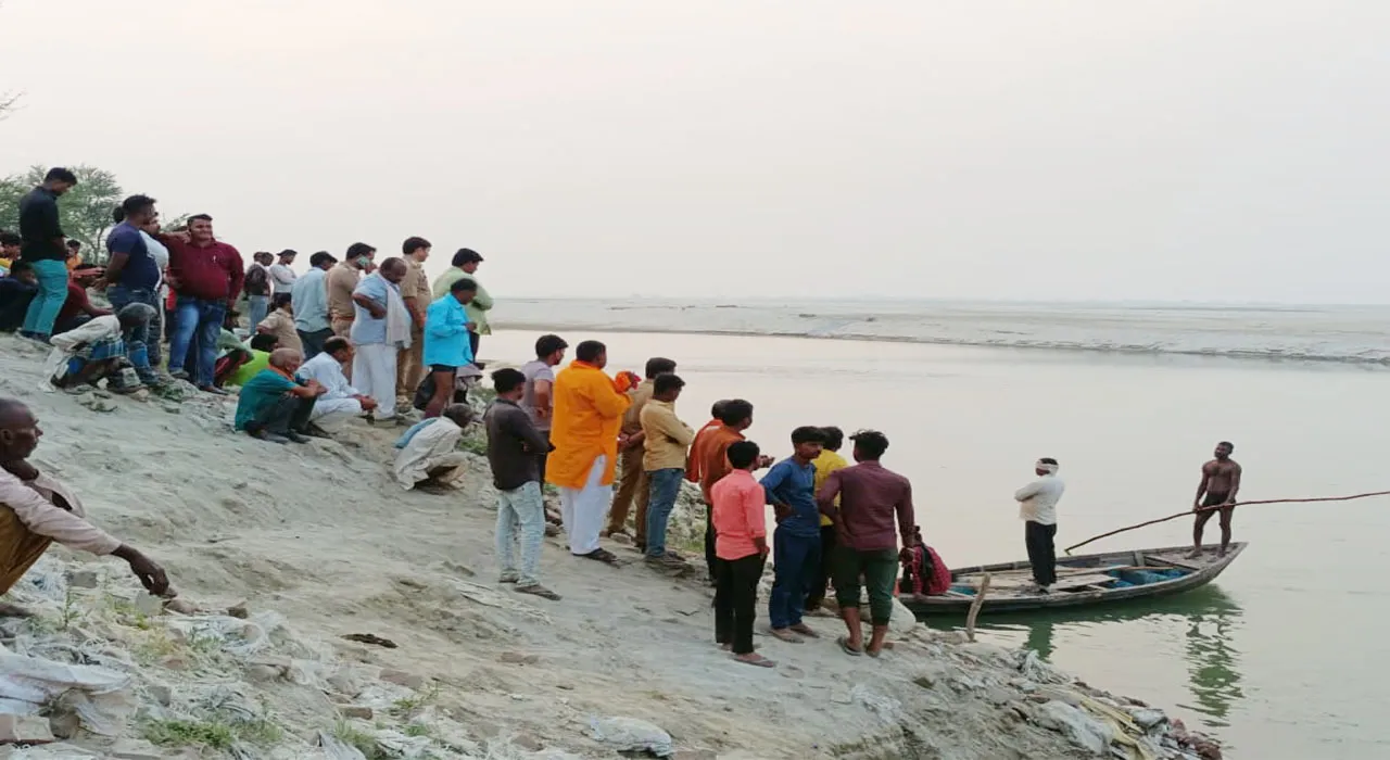 बाराबंकी: नहाते समय सरयू नदी में डूबे तीन दोस्त, दो लापता, तलाश जारी