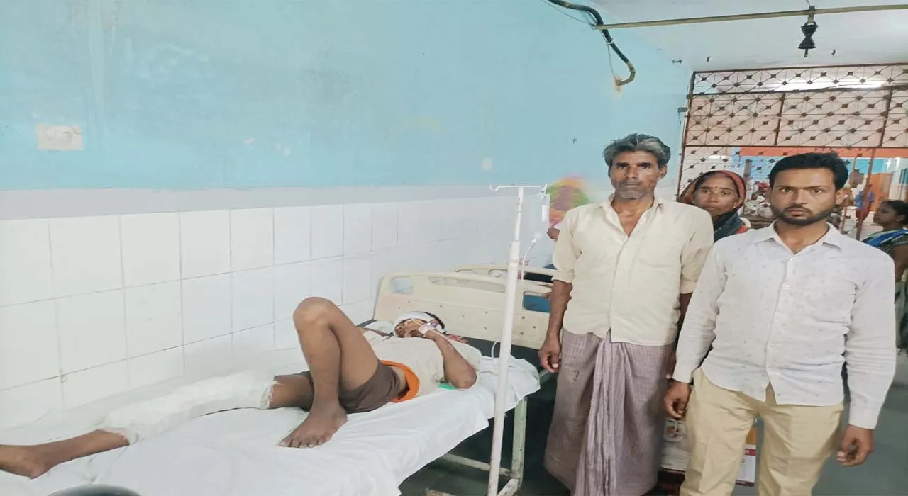 बहराइच: बाइक सवार ने खड़ी मोटरसाइकिल में मारी टक्कर, एक की मौत, छात्र घायल