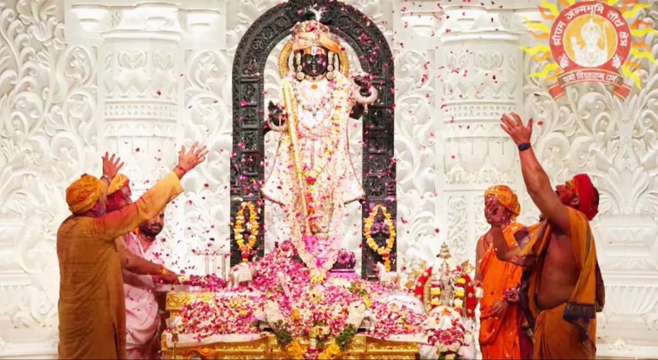 अयोध्या: प्रभु रामलला को पहनाया जाएगा सूती वस्त्र, भोग में भी हुआ बदलाव, जानिए क्यों लिया गया निर्णय?