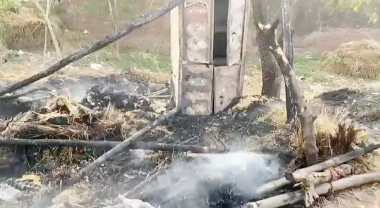 हरदोई: झोपड़ी में लगी आग में विधवा के 'अरमानों' की जली होली, सब कुछ हो गया खाक