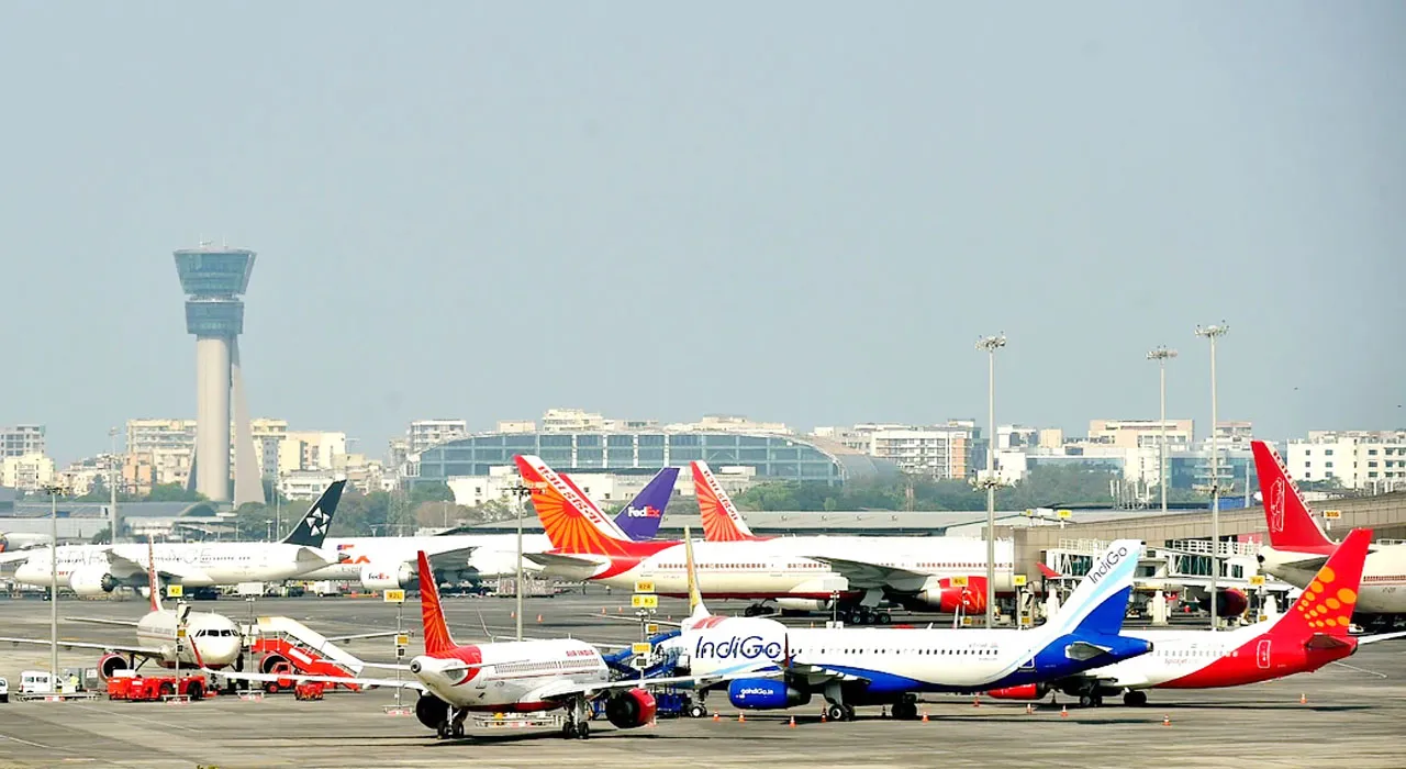 लखनऊ: फ्लाइट के कूड़ेदान में मिला 66 लाख का सोना, बैंकॉक से आया था विमान, कस्टम अधिकारी जांच में जुटे