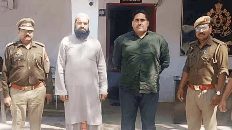 अतीक के शूटर अब्दुल कवि पर कसा शिकंजा, पेशे से शिक्षक और सिपाही दो भाइयों को पुलिस ने किया गिरफ्तार 