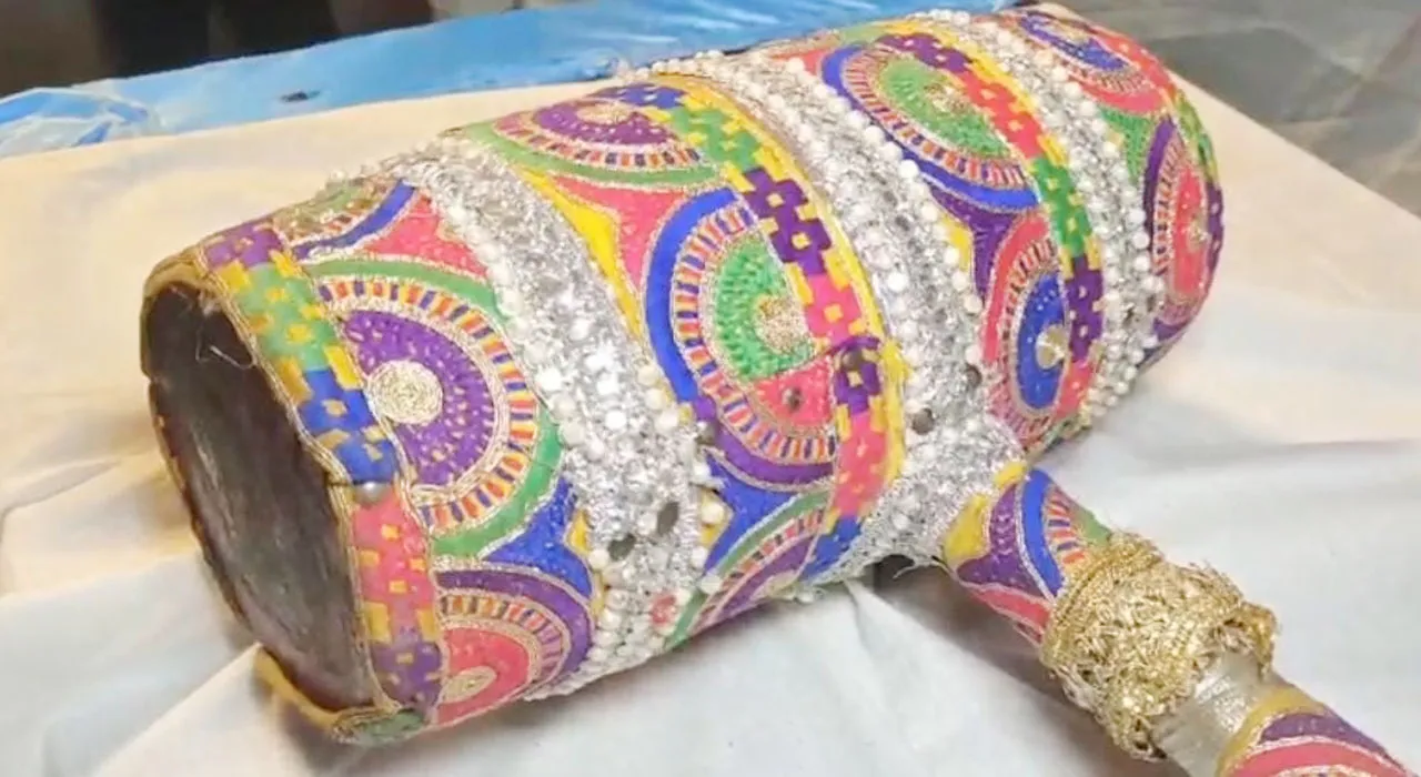 प्रयागराज: संगम नगरी में होली पर अनोखे हैं रिवाज, यहां भारी भरकम हथौड़े की निकाली जाती है बारात, शामिल होते हैं नगरवासी! 