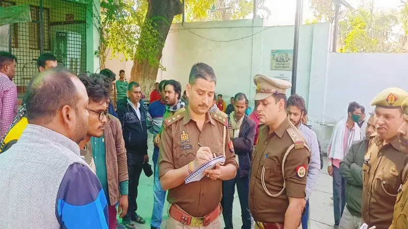 लखनऊ: केजीएसयू के पोस्टमार्टम हाउस में बदल गया शव, परिजनों ने किया हंगामा, जानिए क्या बोले पीड़ित? देखें VIDEO...