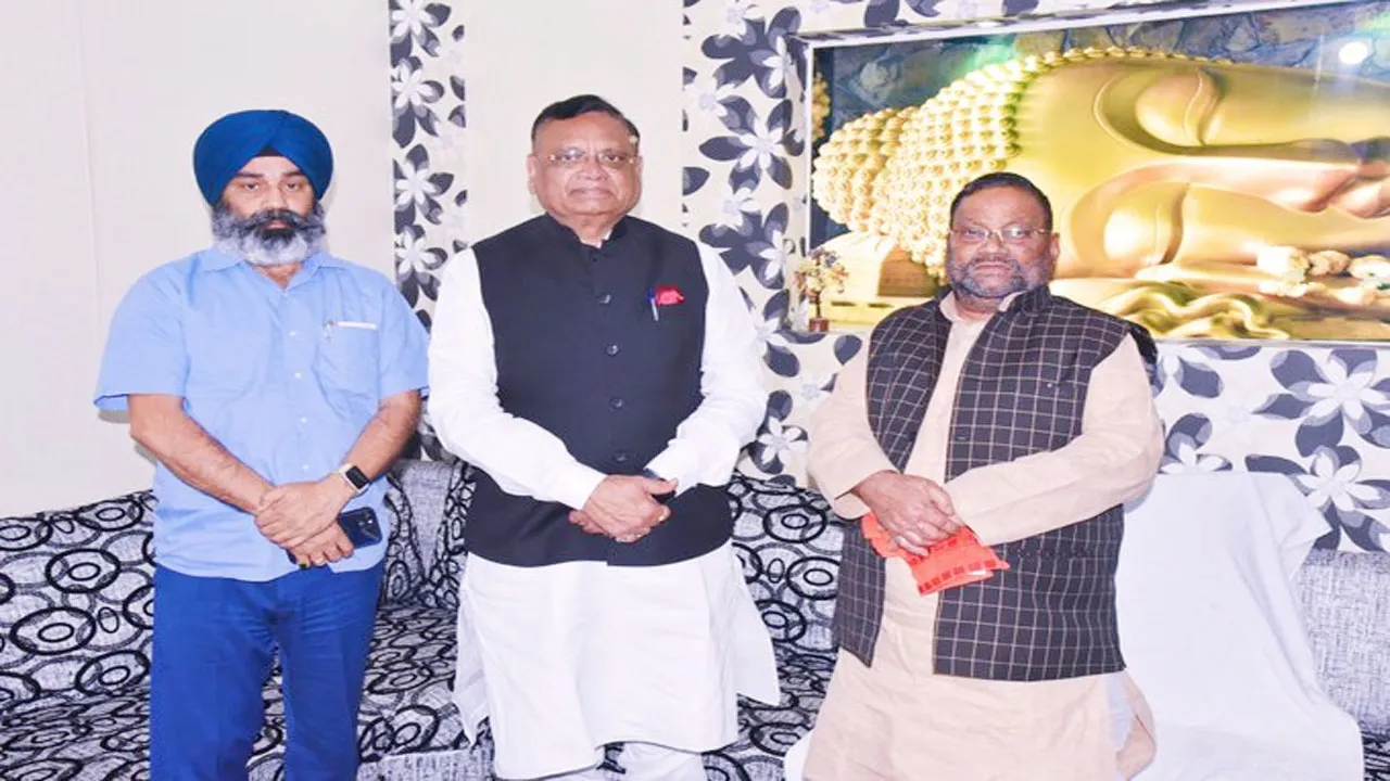 लखनऊ: कांग्रेस नेता और प्रदेश प्रभारी अविनाश पांडेय ने स्वामी प्रसाद मौर्य से की मुलाकात, जानिए क्या हुई बात?