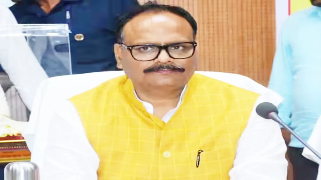 लखनऊ: डिप्टी सीएम के आवास पहुंच सकते हैं हजारों कर्मचारी, वजह जानकर हो जाएंगे हैरान! 