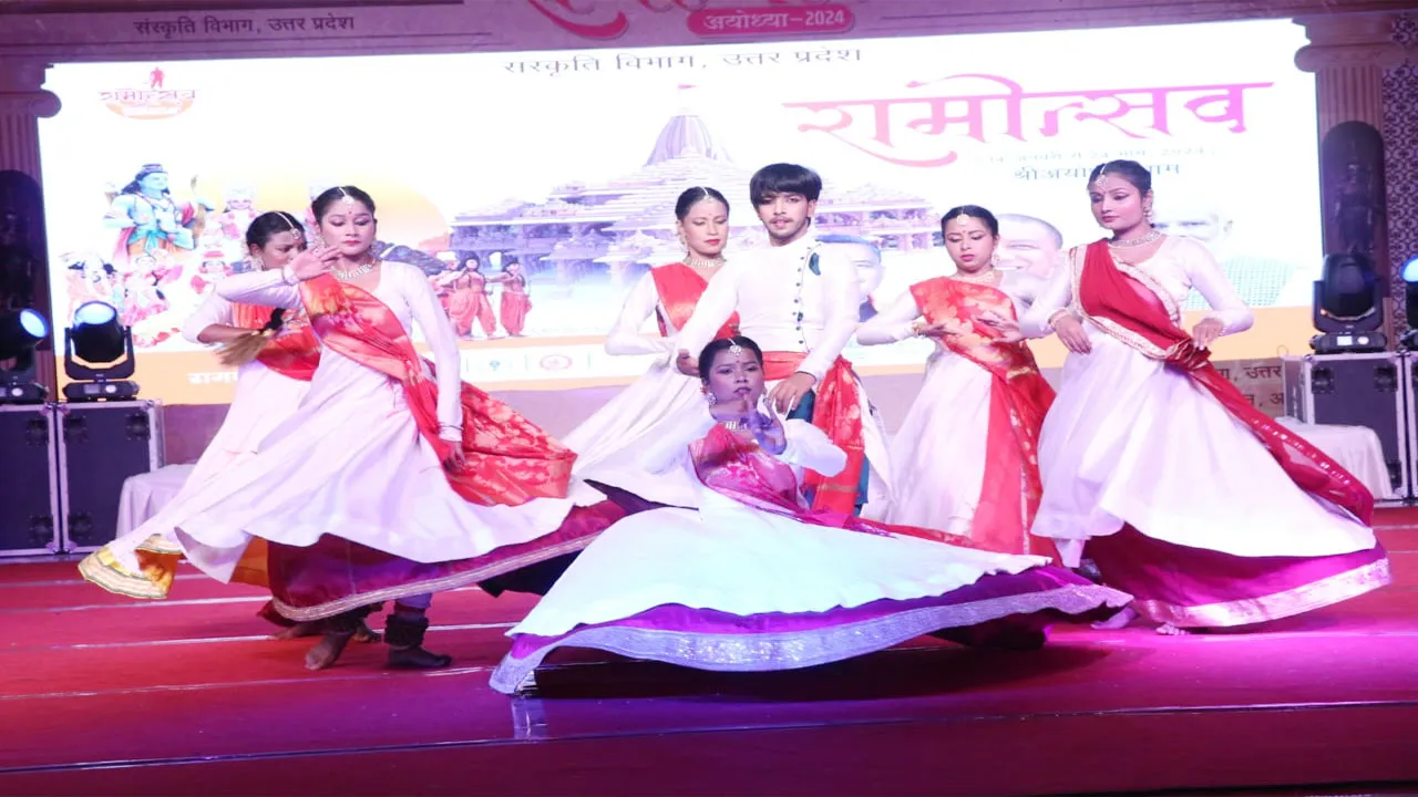अयोध्या: महादेव के रंग में रंगा रामोत्सव, शिव पंचाक्षर और दशानन अवतार ने मोहा मन, पंडाल में हर हर महादेव की दिखी गूंज
