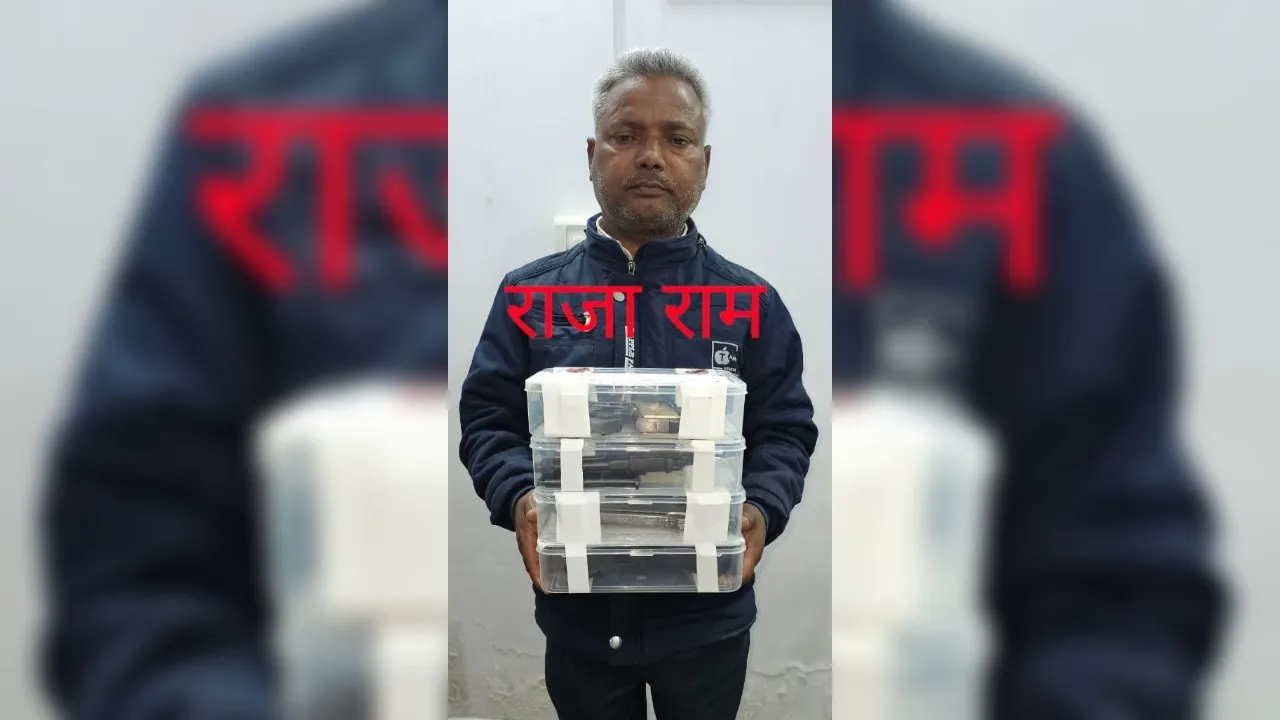 UPSTF ने Kanpur से पिस्टल की बिक्री करने आए शातिर को पकड़ा...जीआरपी पुलिस पहले भी आरोपी को भेज चुकी जेल