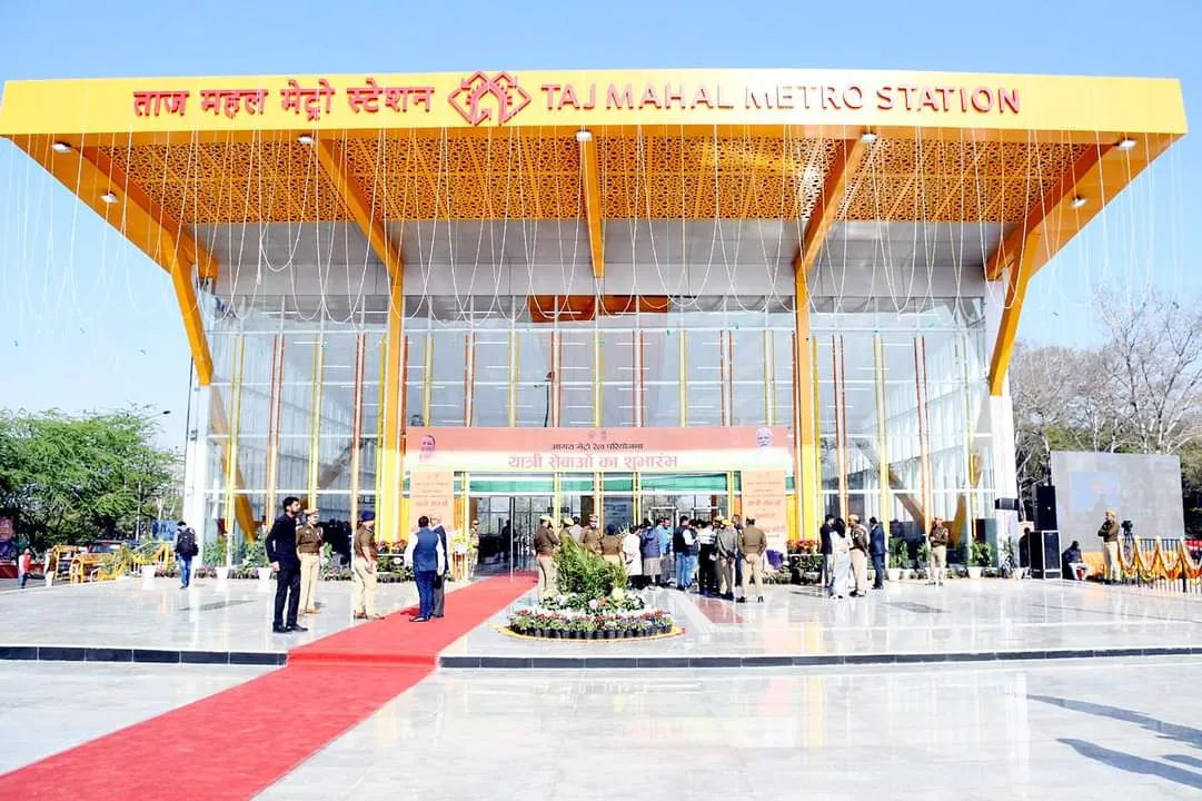 Agra: ताज नगरी को मिली मेट्रो की सौगात, PM मोदी ने हरी झंडी दिखाकर किया वर्चुअल लोकार्पण