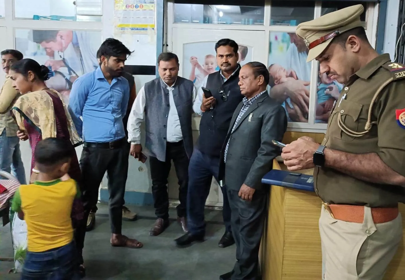 लखीमपुर-खीरी: सीएमओ को बिना डॉक्टर भर्ती मिले मरीज, शिव हॉस्पिटल सील 