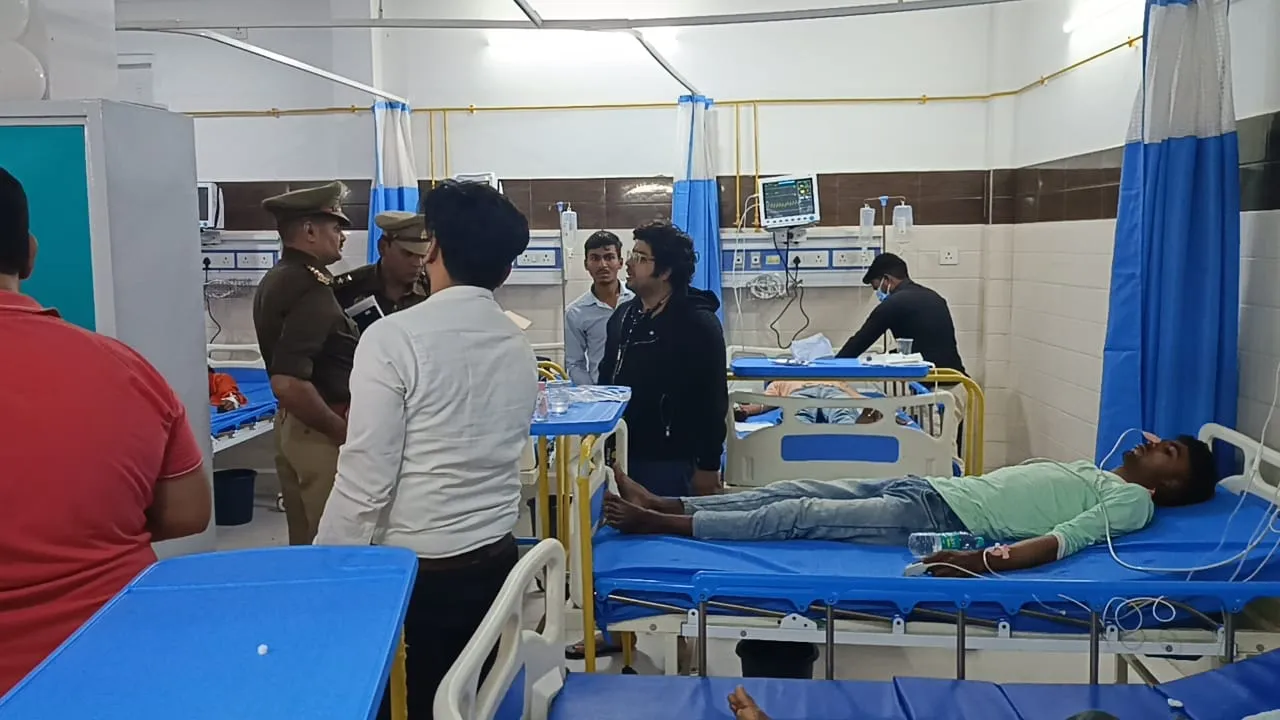 कासगंज: फूड पॉइजनिंग से बिगड़ी करीब 100 लोगों की हालत, गांव में मचा कोहराम