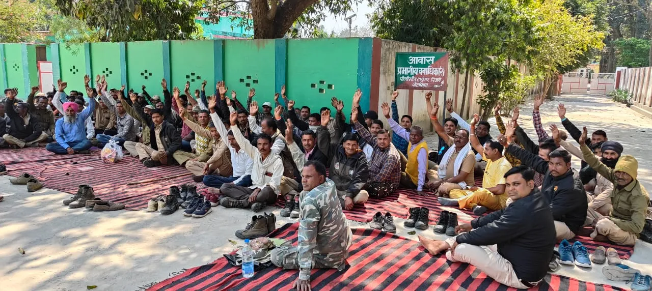 पीलीभीत: वेतन नहीं मिला तो पीटीआर मुख्यालय पर ही होली मनाएंगें दैनिक कर्मी, जानिए पूरा मामला 