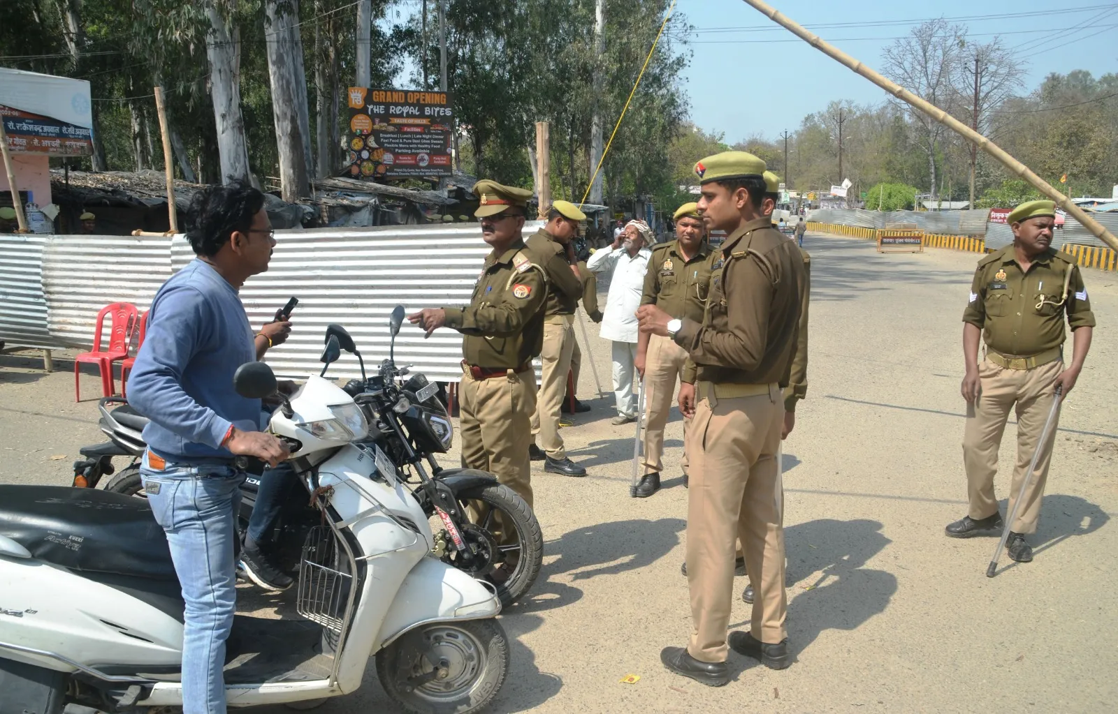 पीलीभीत: छावनी बना रहा कलेक्ट्रेट, पहले दिन नहीं हुआ कोई नामांकन, 21 सीसीटीवी कैमरों से रखी गई नजर