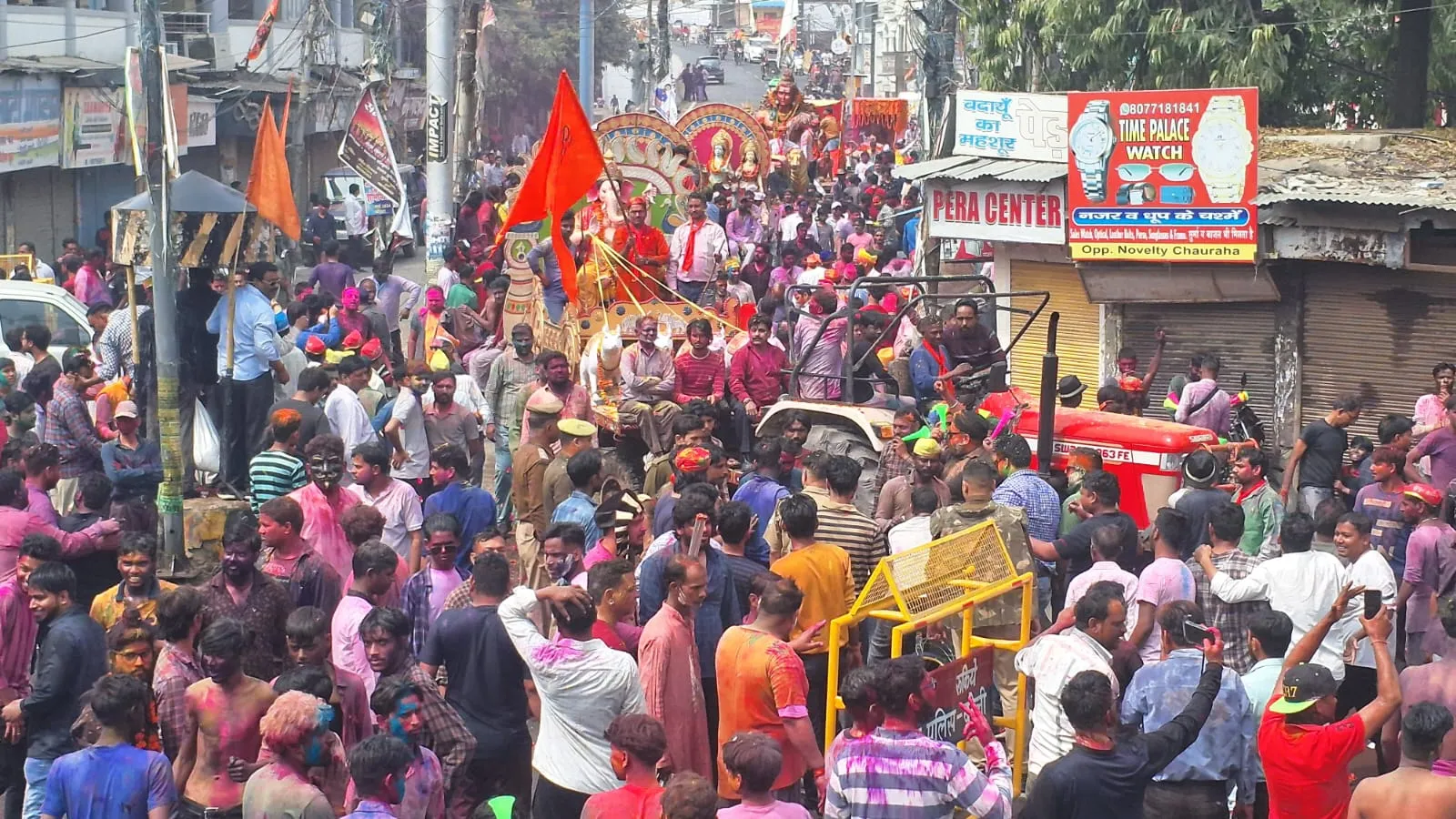 बरेली: ऐतिहासिक 'राम बारात' में हुरियारों ने बरसाए रंग, DJ पर झूमे शहरवासी