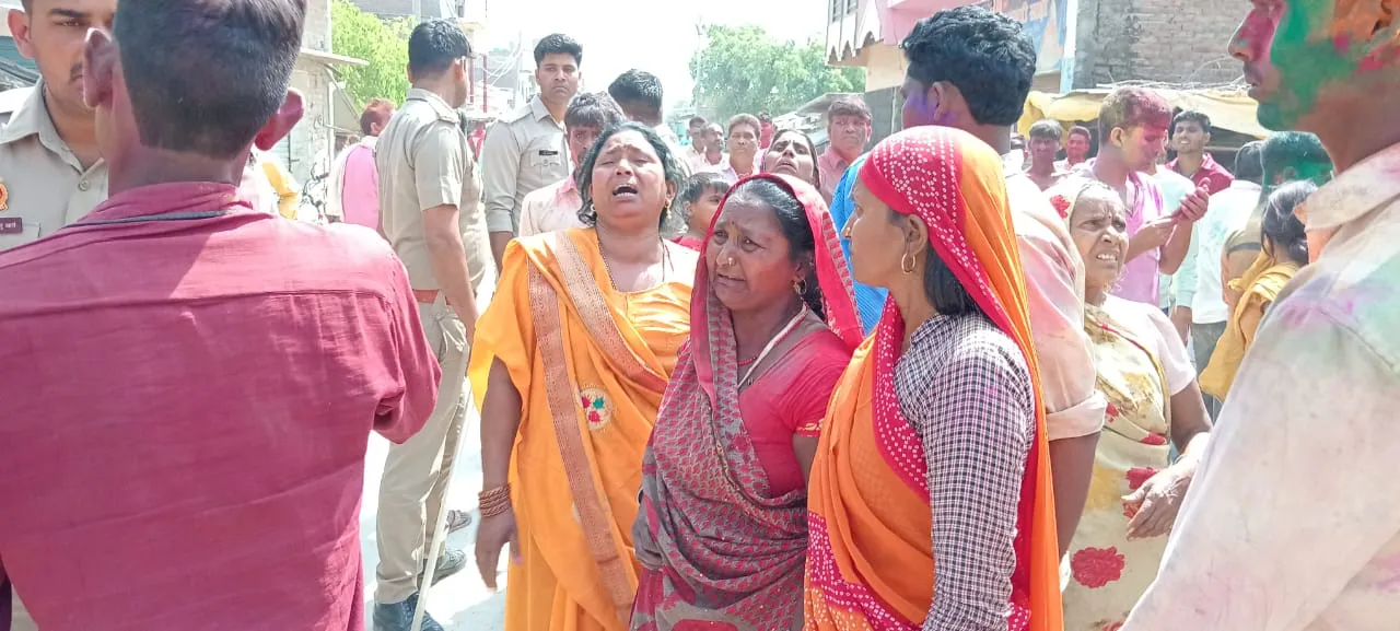 शाहजहांपुर: कार से कुचलकर किशोर की मौत, गुस्साए लोगों ने गाड़ी में की तोड़फोड़