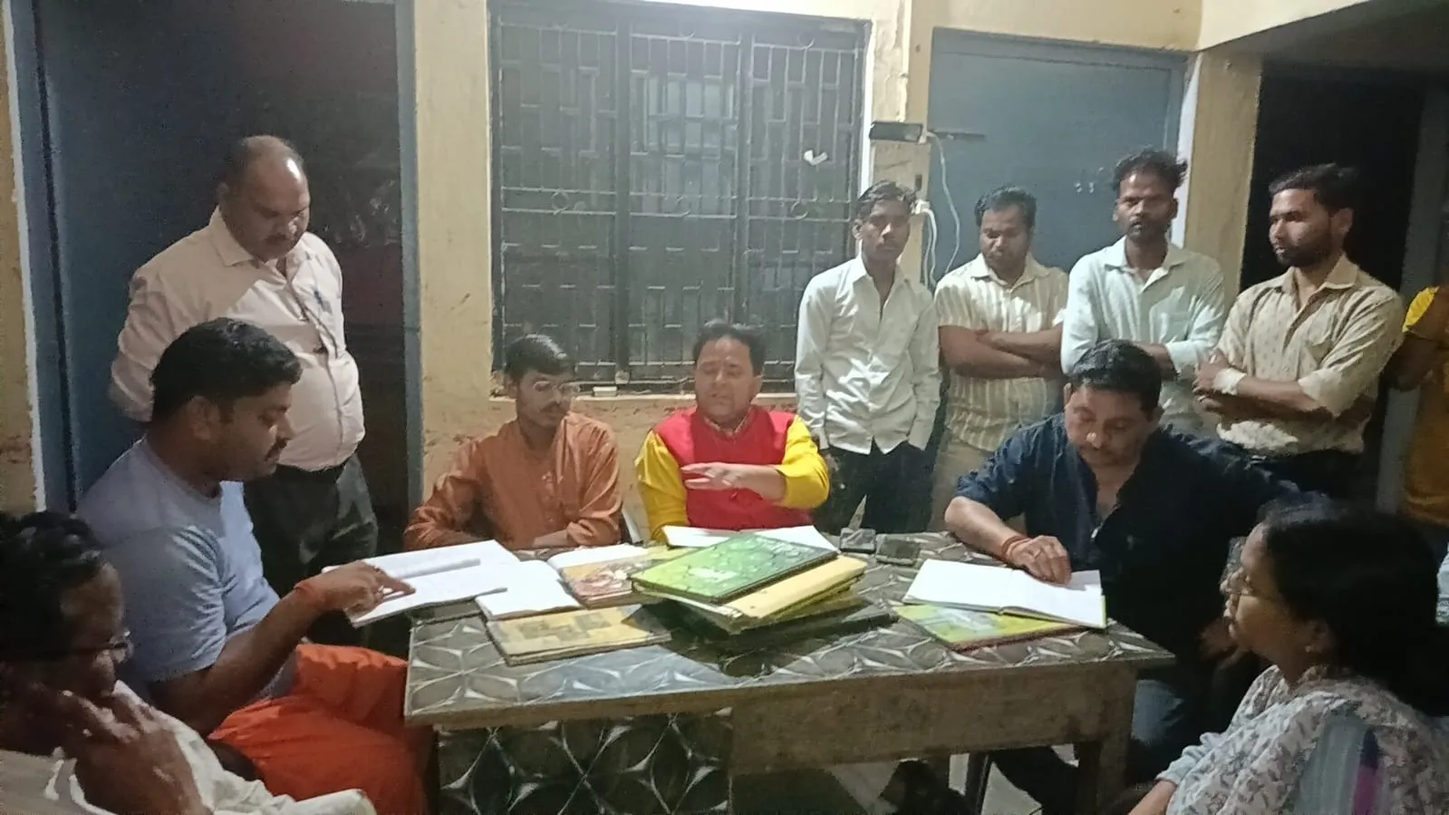 पीलीभीत: देवीपुरा गोशाला में मृत मिले पशु, गुस्साए विहिप कार्यकर्ता, बोले- बमुश्किल मिला प्रवेश, भीतर गए तो उजागर हुई अव्यवस्था