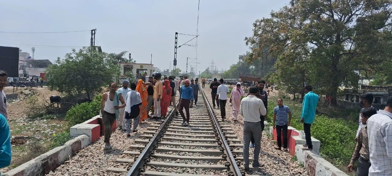 बदायूं: ट्रेन से कटकर नगर पालिका के संविदाकर्मी की मौत