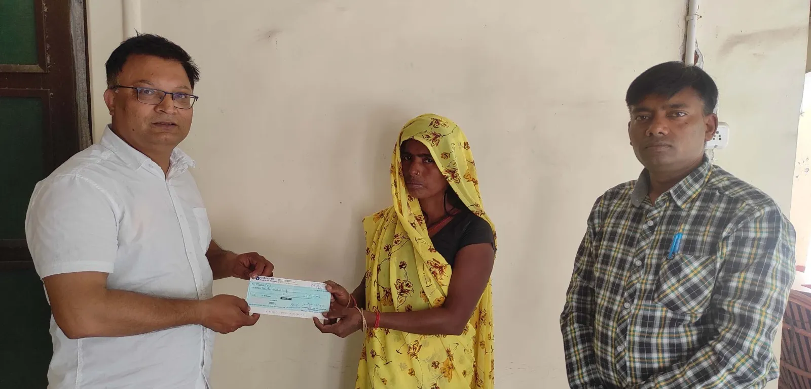 पीलीभीत: बाघ के हमले में मारे गए ग्रामीण के आश्रित समेत तीन को दी गई सहायता राशि