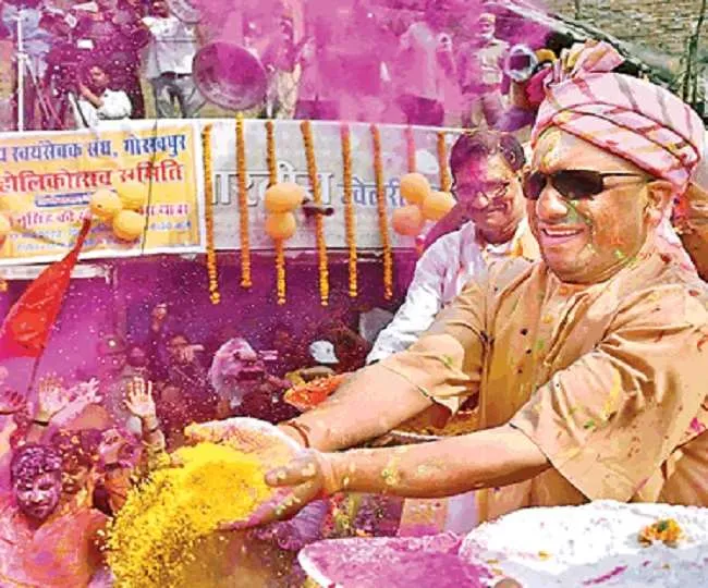 सीएम योगी ने बहनों को दिया होली का तोहफा, फ्री में मिलेगा एलपीजी सिलेंडर