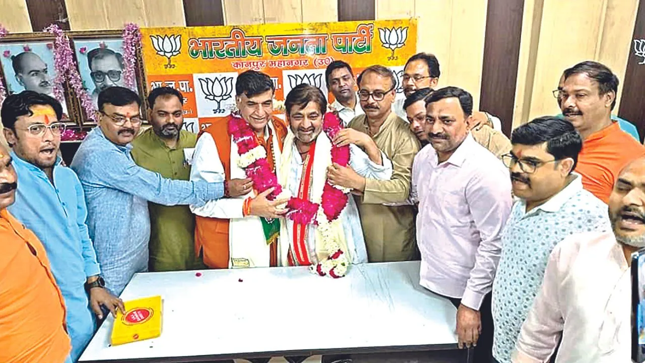 Kanpur: अनुशासित भाजपाई ‘अजय कपूर’ के मंच से बना रहे दूरी; स्वागत समारोह से गायब रहे जनप्रतिनिधि व संगठन पदाधिकारी