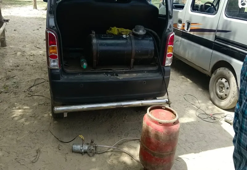 संभल : अवैध गैस रिफिलिंग कारोबार का भंडाफोड़, कालाबाजारी का मुकदमा दर्ज