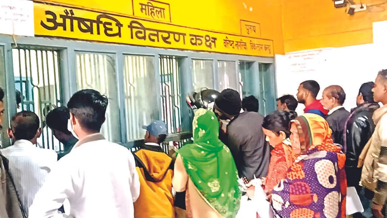 Fatehpur: सरकारी अस्पतालों समेत निजी क्लीनिकों में लगी मरीजों की भीड़; बदल रहा मौसम, दे रहा बुखार, ऐसे करें बचाव... 