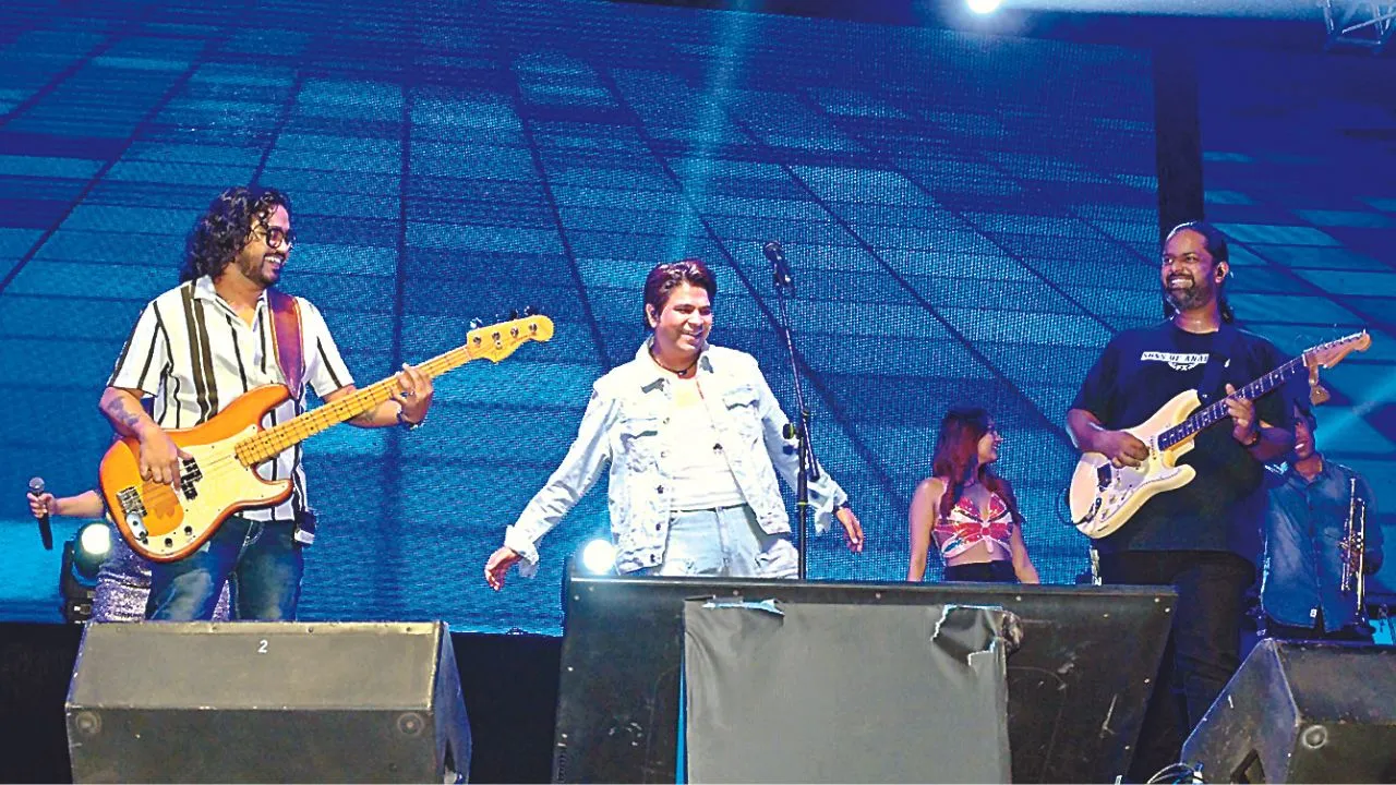 Kanpur: बॉलीवुड गायक अंकित तिवारी के गीतों पर झूमे आईआईटियन; टेककृति में कलाकारों ने दिखाई प्रतिभा