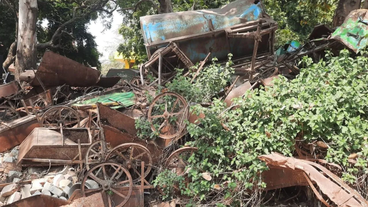 Unnao: वर्षों से पालिका परिसर में डंप लाखों का कबाड़; नहीं हो सकी नीलामी, जिम्मेदारों ने कहा ये...