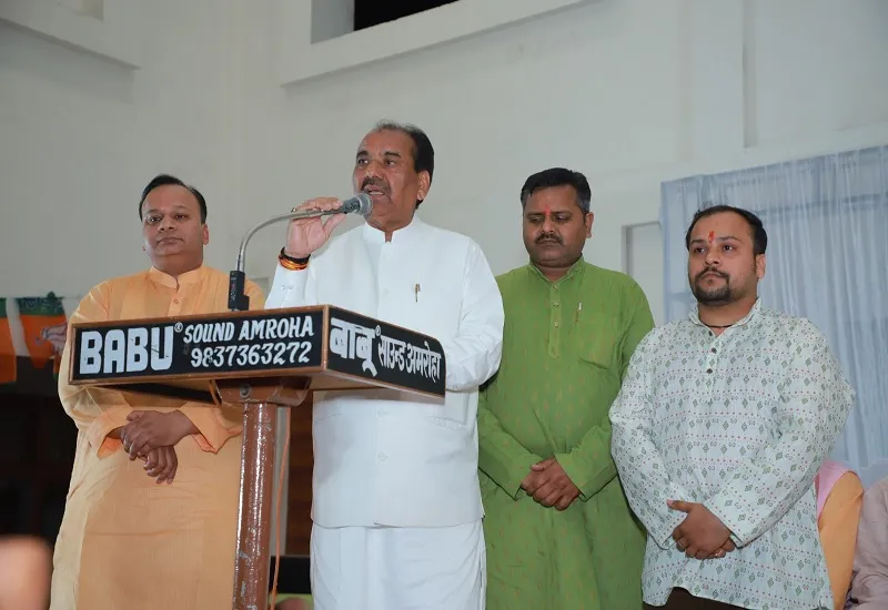 अमरोहा : कंवर सिंह तंवर बोले- मोदी सरकार में भयमुक्त होकर व्यापार कर रहे व्यापारी 