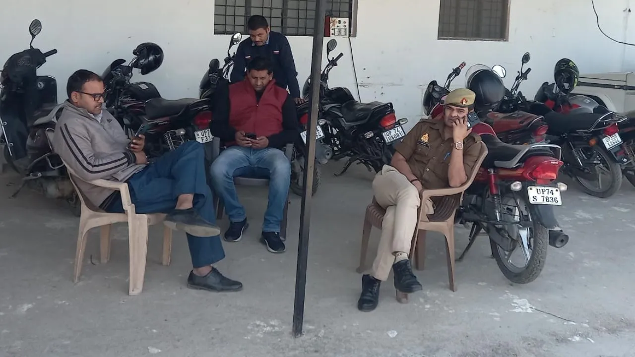 Kannauj: लिपिक मामले में दूसरे दिन भी हुई कर्मचारियों से पूछताछ; एंटी करप्शन टीम के दो सरकारी गवाह भी मुकरे...