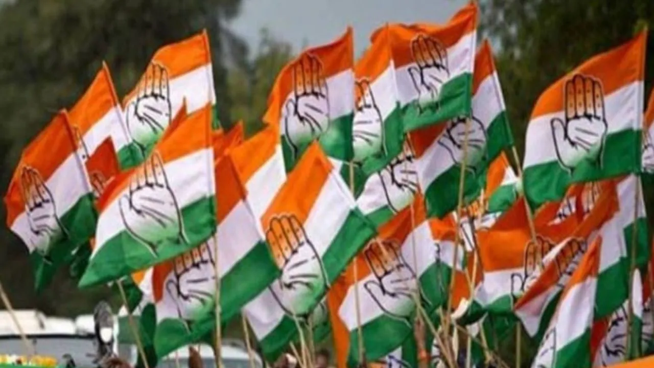 कांग्रेस नेताओं ने ली घोषणापत्र लागू करने की ‘प्रतिज्ञा’, कहा- AAP और BJP से तंग आ चुके हैं लोग