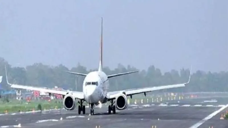 Kanpur: चकेरी एयरपोर्ट पर रात में भी होगी लैंडिंग? मर्चेंट चेंबर की ओर से रक्षा सचिव को लिखा गया पत्र, अनुमति का इंतजार...