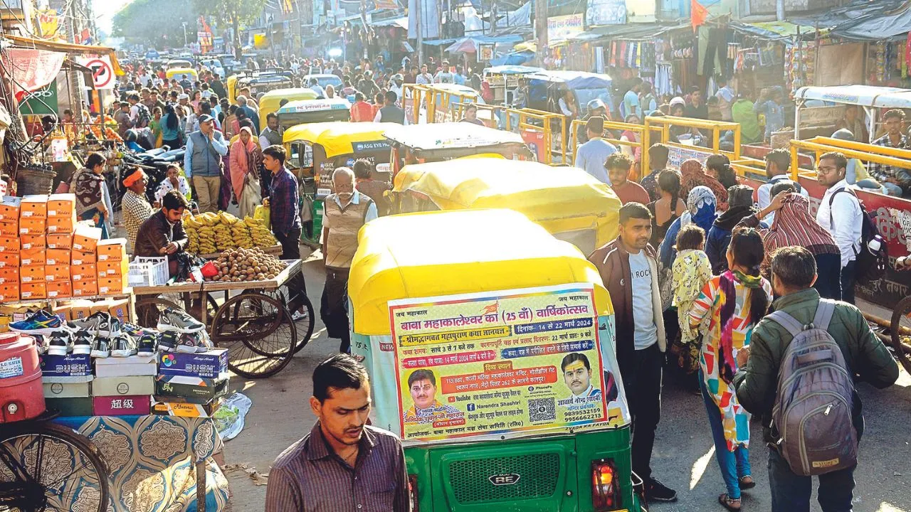 Kanpur News: वनवे ई-रिक्शा ने निकाला कल्याणपुर बाजार का दम...सब्जी मंडी ने गुम किया फुटपाथ, एंबुलेंस जाम में फंसती