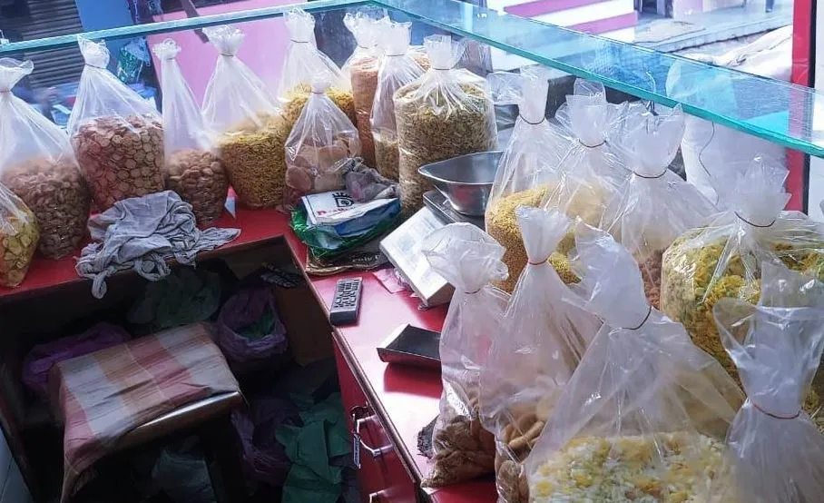 पीलीभीत: होली पर कीमत कितनी भी चुकाओ, शुद्धता की नहीं कोई गारंटी, मिलावटी बेसन और तेल से तैयार हो रही नमकीन