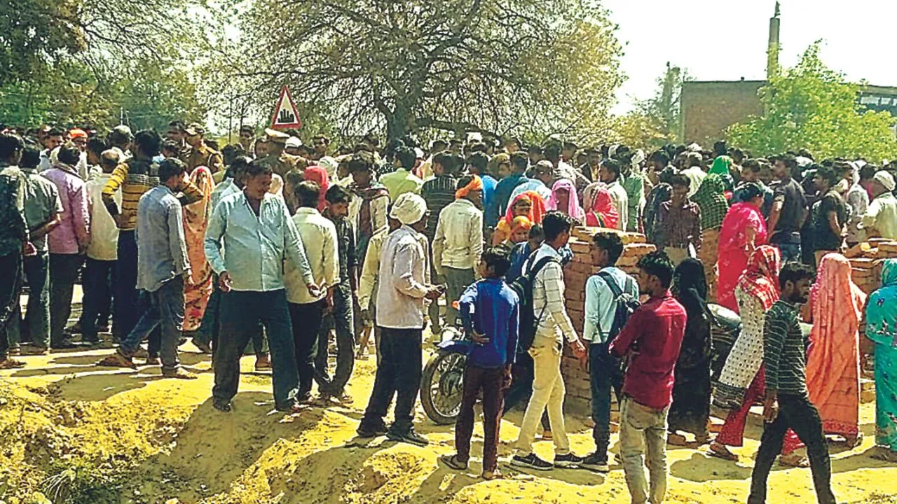 Kanpur Ghatampur Accident: छात्रों के शव पहुंचे घर; एक साथ तीन शव देख छलक पड़ीं आंखें; हर कोई दिखा गमगीन