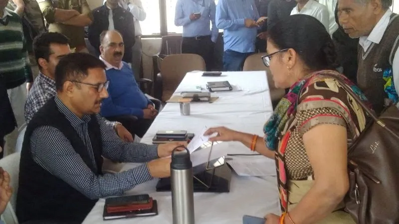 Kanpur: तहसील समाधान दिवस में डीएम व सीडीओ ने सुनी फरियादियों की समस्याएं; कई समस्याओं का मौके पर किया निस्तारण...