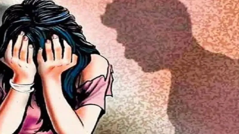 Unnao: नगर पंचायत के अधिकारी पर महिला ने लगाया छेड़छाड़ का आरोप; कार्रवाई न होने पर पानी की टंकी पर चढ़ी पीड़िता