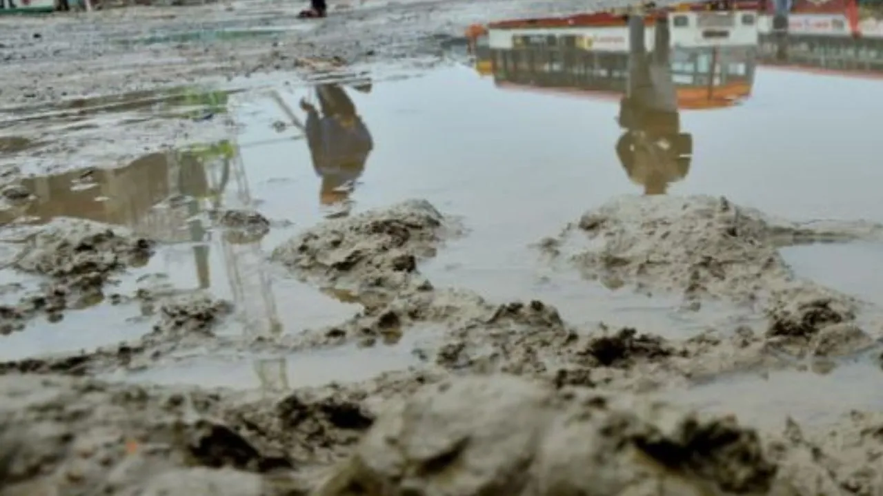 Kanpur: शहर के औद्योगिक क्षेत्रों का हाल बदहाल; बिजली, सड़क व जलभराव बने मुसीबत, कारोबारियों ने सरकार से की ये मांग...