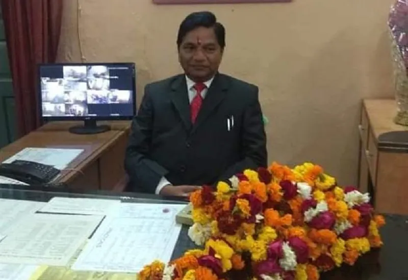 अमरोहा : जेएस हिंदू कॉलेज के पूर्व प्राचार्य समेत दो की मौत, बाइक ने मारी टक्कर