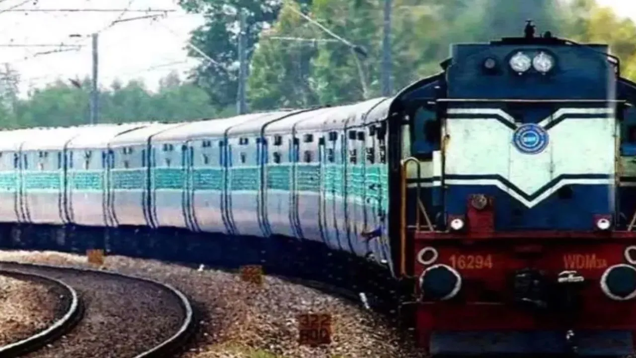 Kanpur Dehat: ट्रेन की चपेट में आने से युवक की मौत, पांच माह पहले हुई थी शादी, परिजनों का हुआ रो-रोकर बुरा हाल