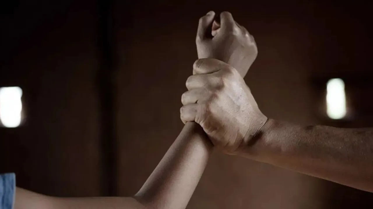 Kanpur: पुलिस के हत्थे चढ़ा नाबालिग चोरों का गैंग; पलक झपकते ही तोड़ देते थे दुकानों का ताला, कई दुकानों में की ताबड़तोड़ चोरियां