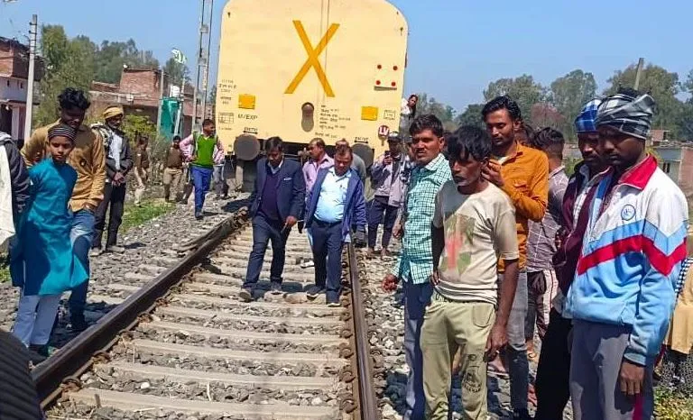 Pilibhit: परीक्षा देकर लौट रही हाईस्कूल की छात्रा की ट्रेन से कटकर मौत, परिवार में मचा कोहराम 