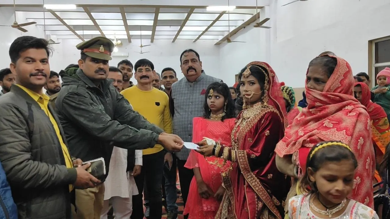 Jalaun: पुलिस ने किया पिता का एनकाउंटर, बेटी की कराई धूम-धाम से शादी; दहेज में दिए उपहार, बेटी बोली- नहीं महसूस हुई पिता की कमी