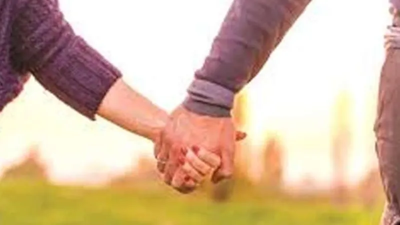 Auraiya: प्रेमी के लिए घर से भागी युवती ने खाया नशीला पदार्थ; प्रेमी ले गया अस्पताल, युवती के परिजनों ने की दोनों की पिटाई