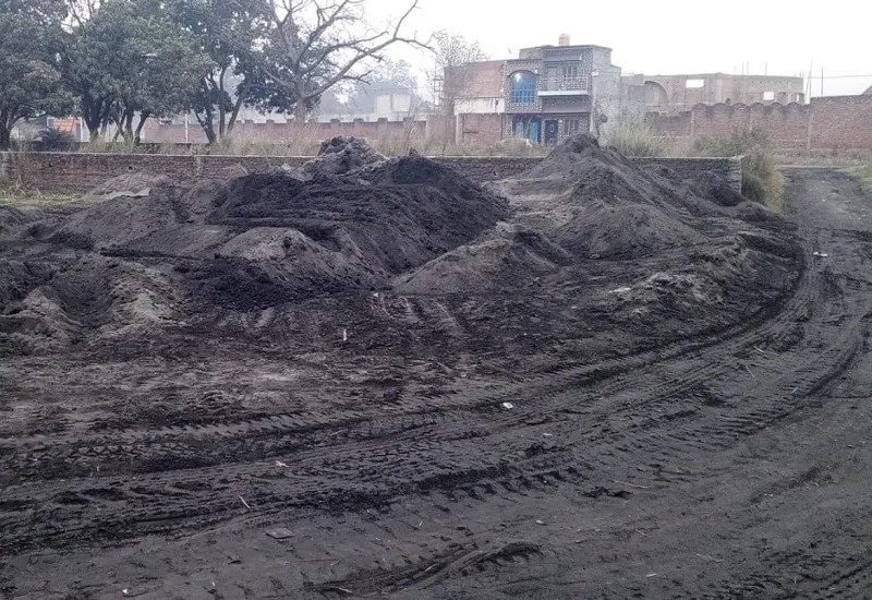 मुरादाबाद : फैक्ट्रियों की राख बनी रही है आंख की बीमारियों का गंभीर खतरा