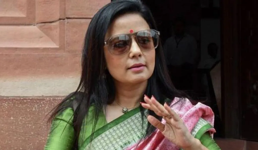 CBI ने महुआ मोइत्रा के परिसरों पर की छापेमारी, 'पैसे लेकर सवाल पूछने' से जुड़ा है मामला 