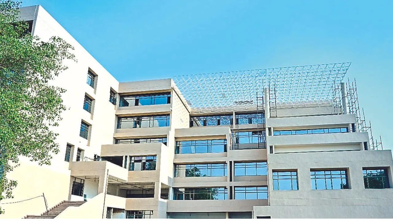 नए भवन में स्थानांतरित होगा IIT Kanpur का टेक्नो पार्क...पांच साल हुए पूरे, उद्योगों की जरूरत के लिहाज से बनाया भवन, बढ़ेगी कंपनियां 