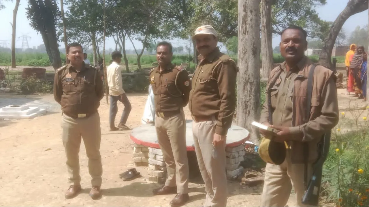 Kanpur News: मंदिर से दो मूर्ति चोरी...अराजकतत्वों ने माहौल बिगाड़ने का किया प्रयास, कुएं से बरामद शिवलिंग